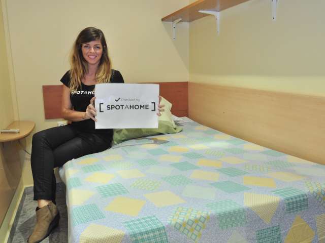 Studio with AC for rent in Collblanc, Barcelona