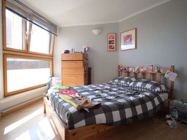 Good room in shared flat in Chelsea, London