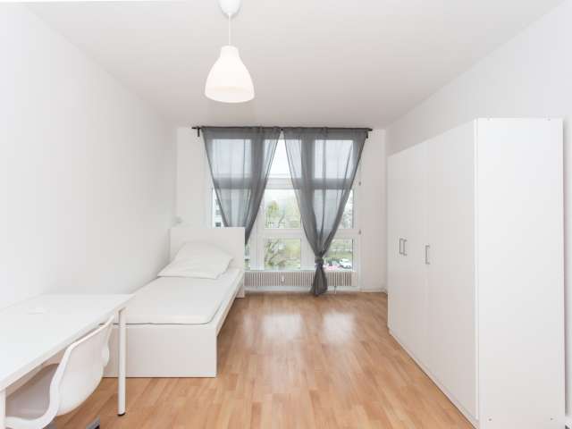 Zimmer zu vermieten, Apartment mit 3 Schlafzimmern, Kreuzberg, Berlin