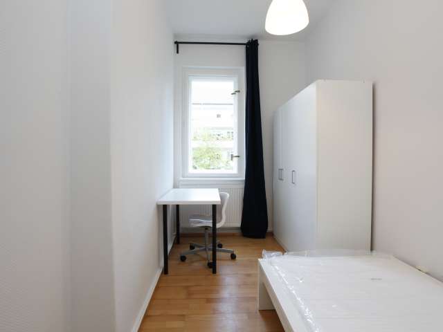 Gemütliches Zimmer in 3-Zimmer-Wohnung in Neukölln, Berlin