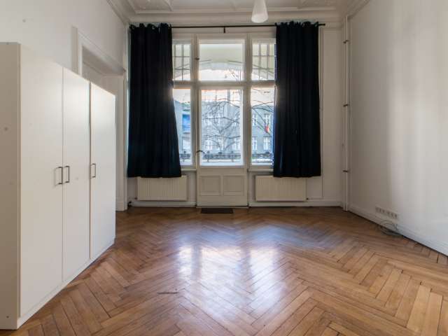 Zimmer in 6-Zimmer-Wohnung in Tempelhof-Schöneberg, Berlin