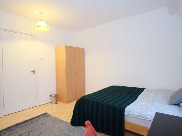 Bright room in 2-bedroom flat in Camden, London