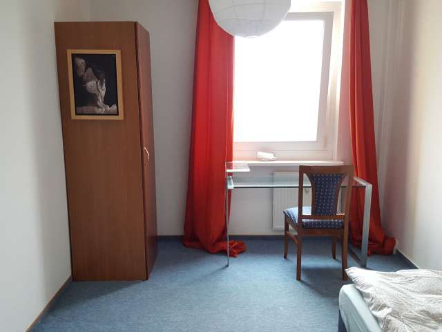 Sonniges Zimmer in Wohnung mit 3 Schlafzimmern in Friedrichshain