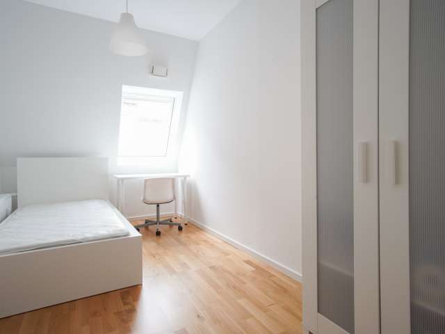 Gemütliches Zimmer zur Miete in 5-Zimmer-Wohnung in Mitte, Berlin