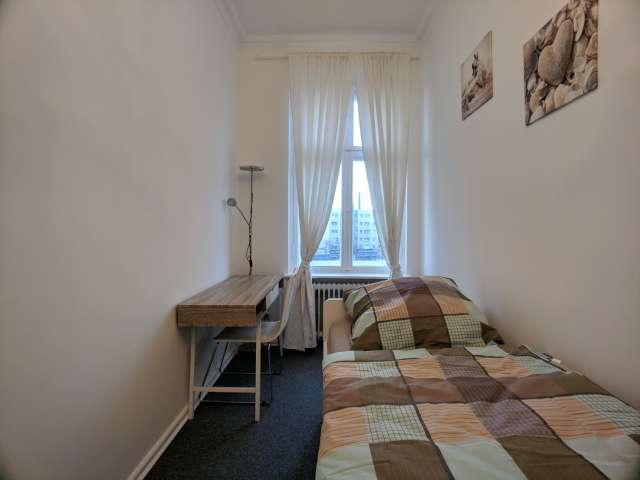 Gemütliches Zimmer zur Miete in Wohnung mit 4 Schlafzimmern in Mitte