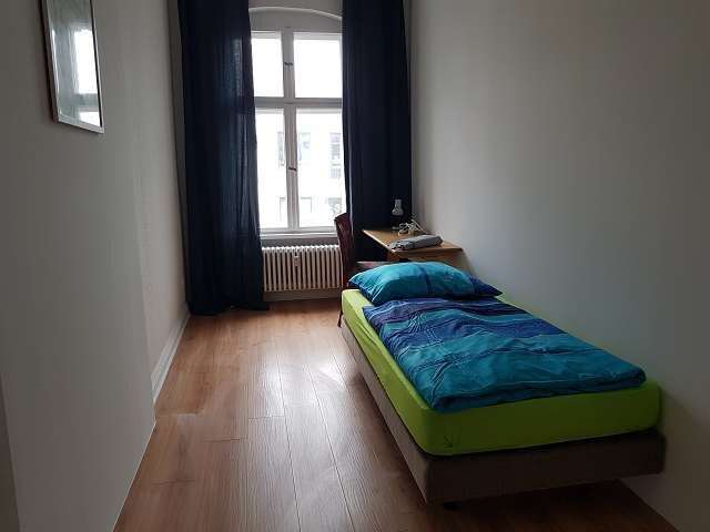 Viel Platz in 5-Zimmer-Wohnung in Moabit, Berlin