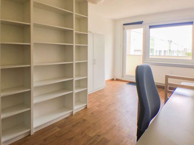 Ausgezeichnetes Zimmer in der Wohnung in Marzahn-Hellersdorf, Berlin