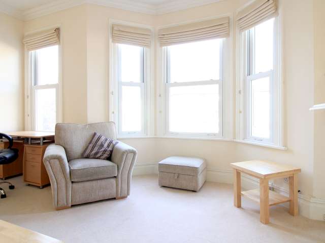 2-Bedroom flat with garden to rent in Battersea, London