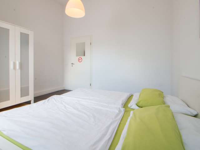 Geräumiges Zimmer in Charlottenburg-Wilmersdorf, Berlin