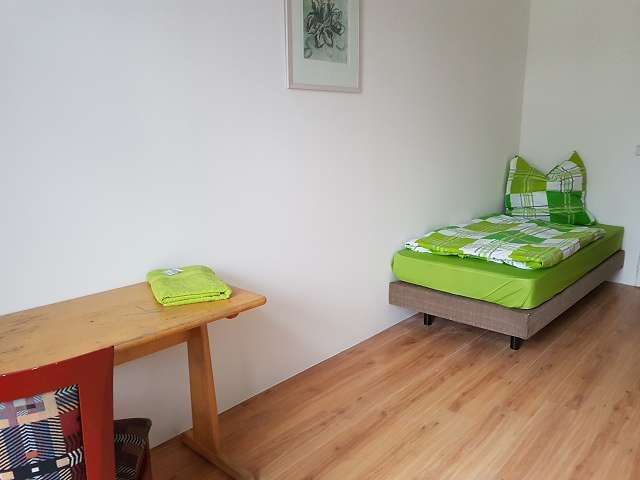 Riesiges Zimmer in 5-Zimmer-Wohnung in Moabit, Berlin