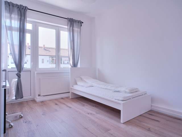 Zimmer zu vermieten in 3-Zimmer-Wohnung in Neukölln