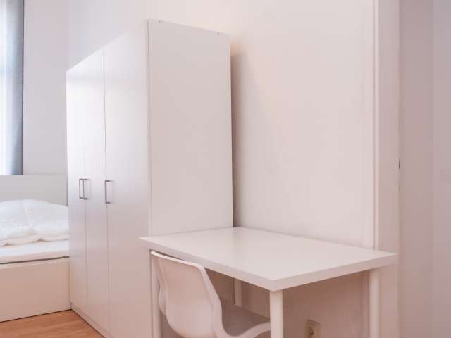 Gemütliches Zimmer in Wohnung mit 6 Schlafzimmern in Kreuzberg, Berlin