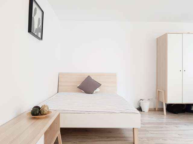 Zimmer in 2-Zimmer-Wohnung in Charlottenburg-Wilmersdorf