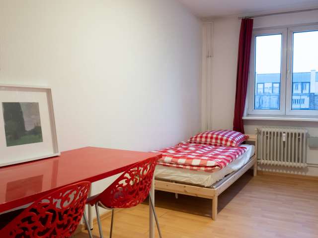 Betten zur Miete in Mehrbettzimmer, 6-Zimmer-Wohnung, Mitte