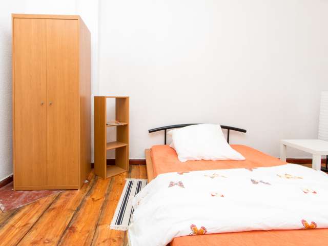 Zimmer in 2-Zimmer-Wohnung in Charlottenburg zu vermieten