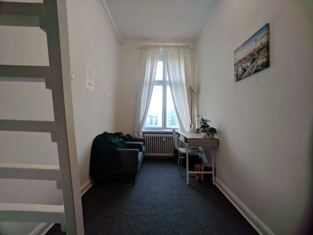 Gemütliches Zimmer zur Miete in Wohnung mit 4 Schlafzimmern in Mitte