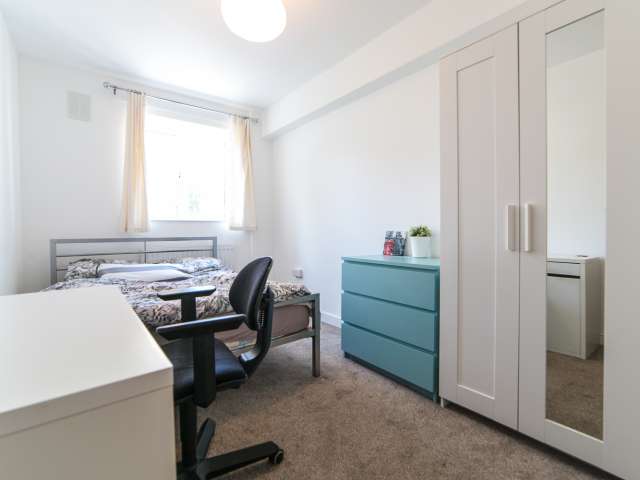 Bright room in 5-bedroom flatshare in Camden, London