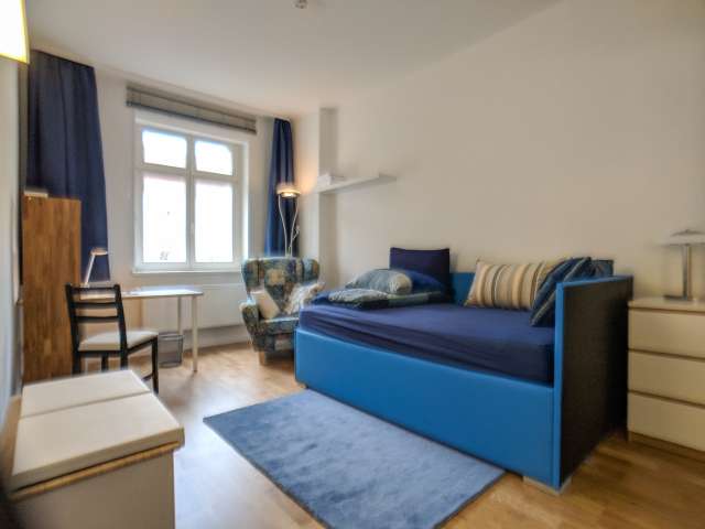 Schönes Zimmer zur Miete in einer Wohnung mit 3 Schlafzimmern in Berlin