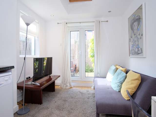Modern 2-bedroom flat to rent in Battersea, London