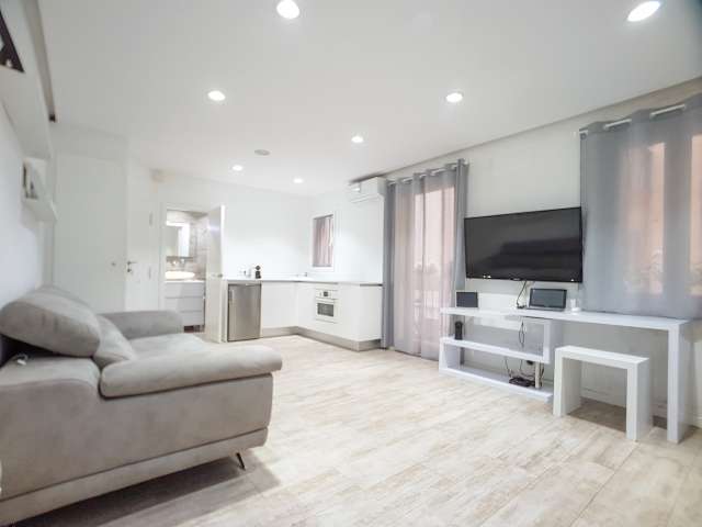 Studio apartment with AC for rent in Barceloneta, Barcelona