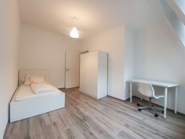 Sonniges Zimmer in 4-Zimmer-Wohnung in Kreuzberg