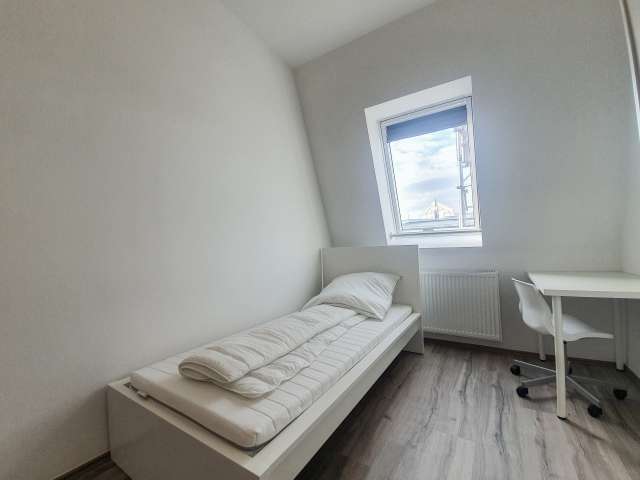 Zimmer zu vermieten in Wohnung mit 4 Schlafzimmern in Kreuzberg