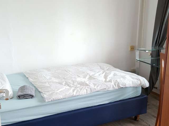 Zimmer in 3-Zimmer-Wohnung in Friedrichshain, Berlin