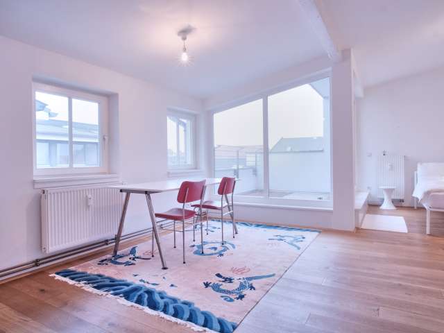 Zimmer zu vermieten in großer Wohnung, 2 Schlafzimmer, Mitte, Berlin