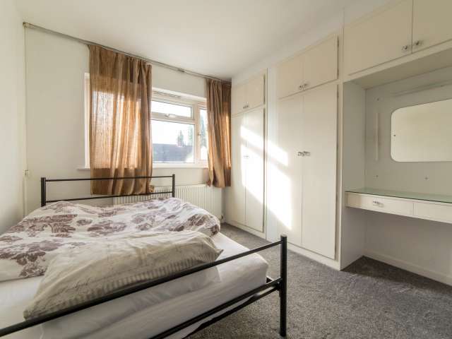 Room in 3-bedroom houseshare in Worcester Park, London