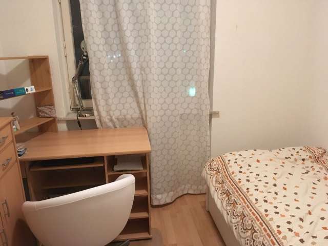 Gemütliches Zimmer in 4-Zimmer-Wohnung in Spandau, Berlin