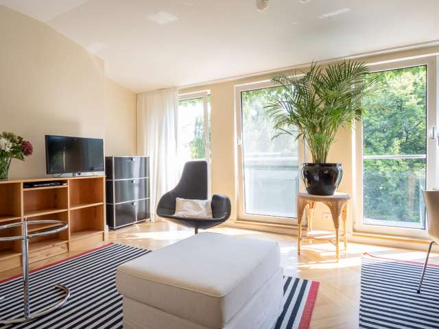 Wohnung mit 2 Zimmern in Steglitz-Zehlendorf, Berlin