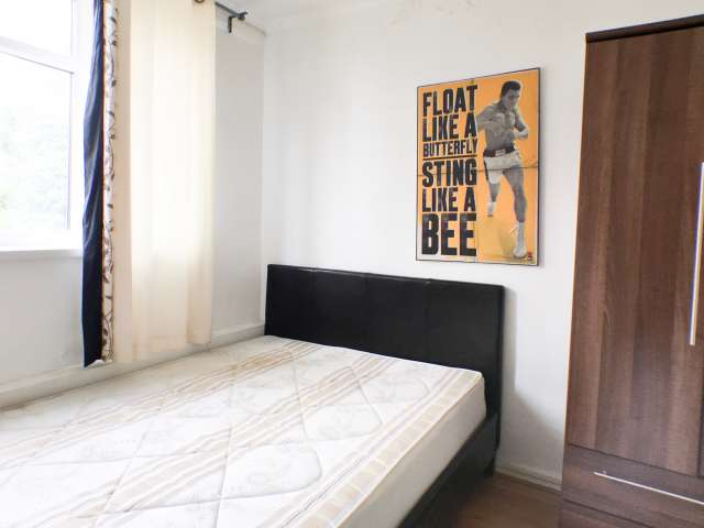 Relaxing room in 5-bedroom flat in Putney, London