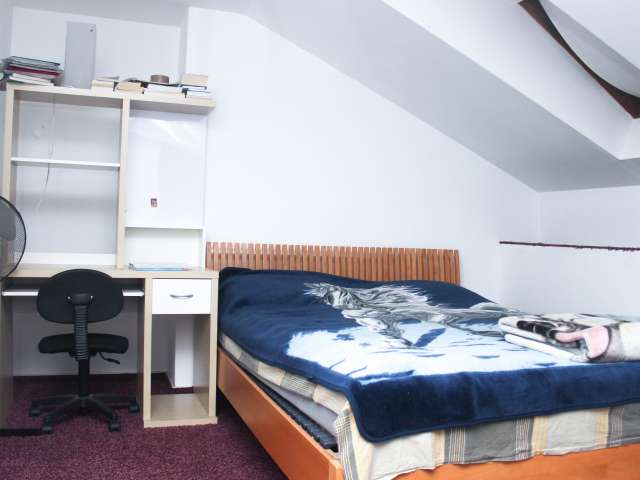 Großes Zimmer in 3-Zimmer-Wohnung in Spandau, Berlin