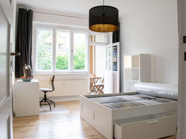 Helles Zimmer in einer Wohnung mit 2 Schlafzimmern in Pankow, Berlin