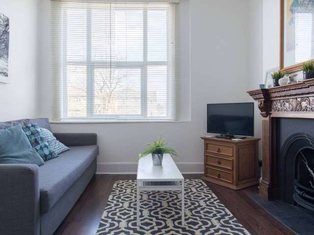 2-bedroom flat to rent in Lee, London