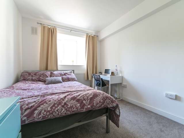 Cosy room in 5-bedroom flatshare in Camden, London