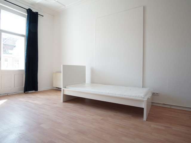 Zimmer zu vermieten in 6-Zimmer-Wohnung in Moabit, Berlin