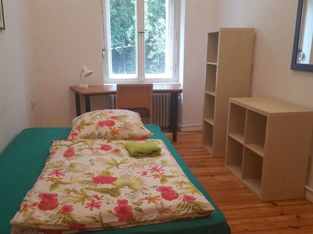 Zimmer zu vermieten in Wohnung mit 7 Schlafzimmern in Charlottenburg