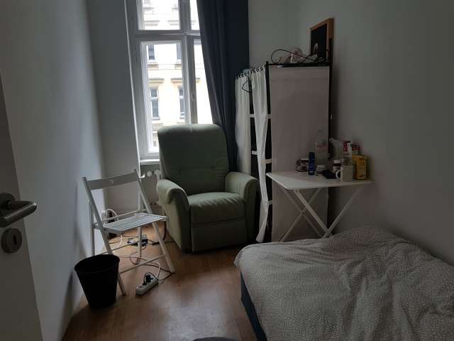 Zimmer zu vermieten in 4-Zimmer-Wohnung in Moabit, Berlin