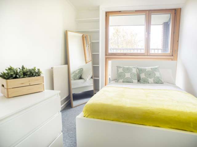 Room in 4-bedroom flatshare in Kensington & Chelsea, London