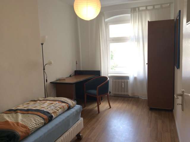 Zimmer zu vermieten in Wohnung mit 4 Schlafzimmern, Friedrichshan