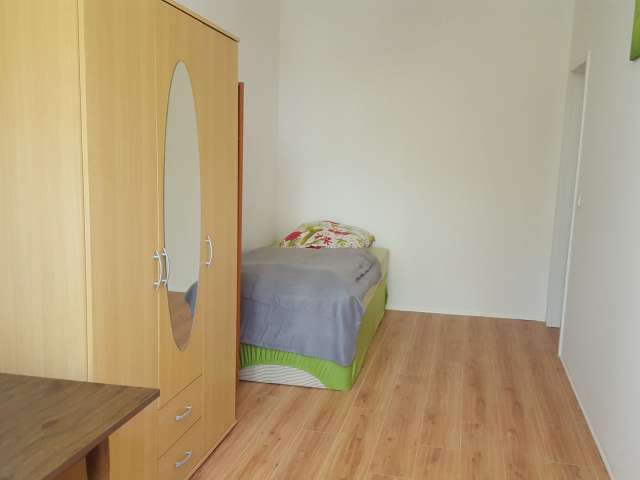 Zimmer zu vermieten in Wohnung mit 5 Schlafzimmern in Kreuzberg