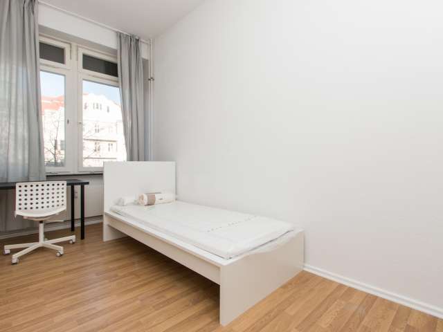 Helles Zimmer zu vermieten, 4-Zimmer-Wohnung, Charlottenburg