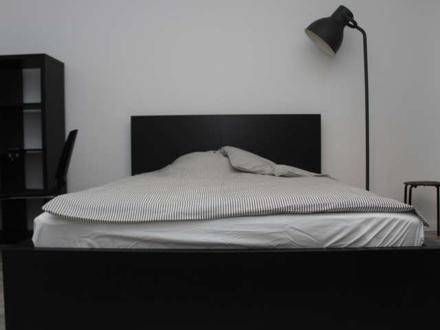 Dekoriertes WG-Zimmer in Charlottenburg-Wilmersdorf, Berlin