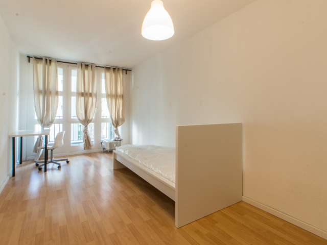 Geräumiges Zimmer in 4-Zimmer-Wohnung, Friedrichshain Berlin