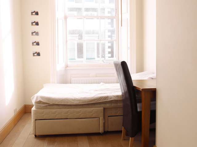 Equipped room in shared flat in Camden, London