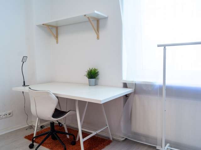 Großes Zimmer in einem Apartment mit 5 Schlafzimmern in Spandau, Berlin