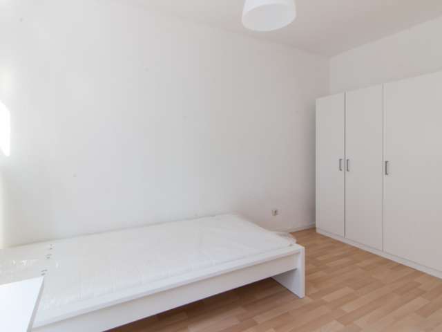 Sonniges Zimmer in 4-Zimmer-Wohnung in Friedrichshain Berlin