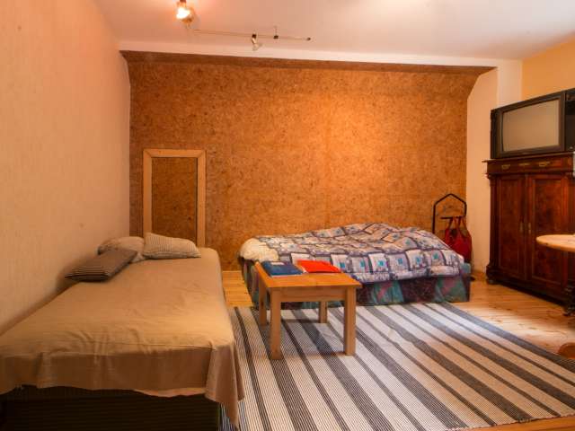 Einladendes Zimmer in 3-Zimmer-Wohnung in Lichtenberg, Berlin