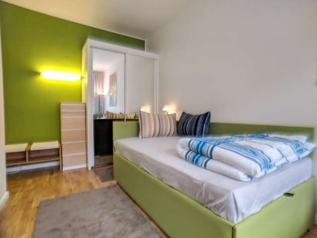 Helles Zimmer zur Miete in einer Wohnung mit 3 Schlafzimmern in Berlin